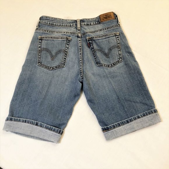 VINTAGE Levi’s 515 | Women’s Size 2 | Bermuda Shorts Medium Wash - Picture 2 of 6